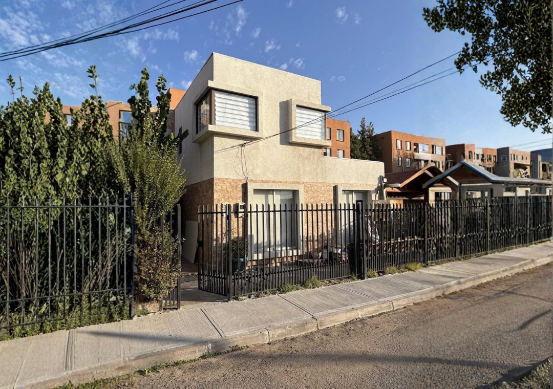 Casa El Libertador — remodelación y ampliación La Florida 142 m²